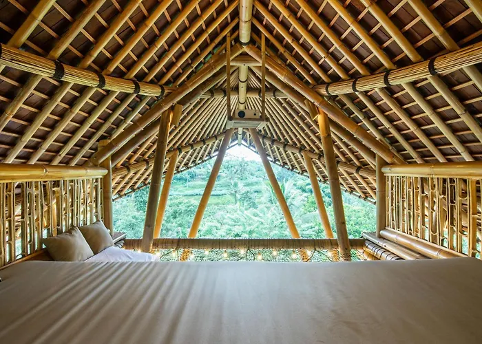Aura Svarga - Swarga House Selat