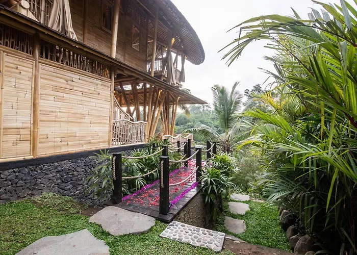 Aura Svarga - Swarga House * Selat