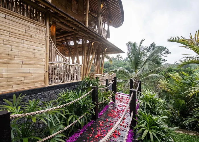 Aura Svarga - Swarga House Villa Selat