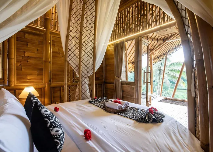 Aura Svarga - Swarga House Selat